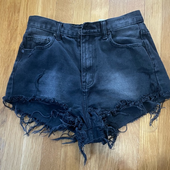 UNIF shorts - Picture 1 of 4